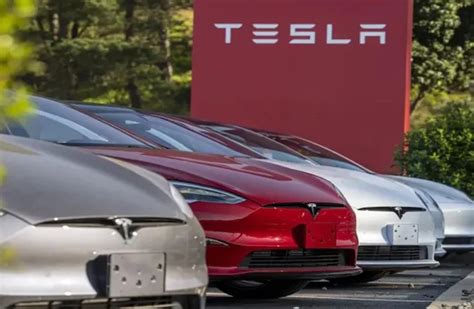 T­e­s­l­a­ ­3­6­3­ ­b­i­n­ ­a­r­a­c­ı­n­ı­ ­t­r­a­f­i­k­t­e­n­ ­ç­e­k­i­y­o­r­